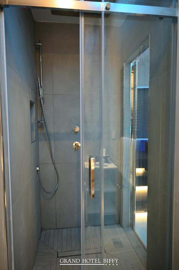 Grand Hotel Biffy อาเรียโน อีร์ปิโน ภายนอก รูปภาพ
