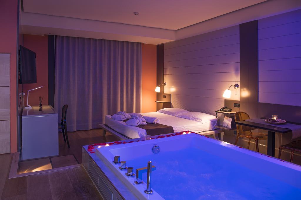 Grand Hotel Biffy อาเรียโน อีร์ปิโน ภายนอก รูปภาพ